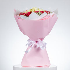 Bouquet of peach and white roses