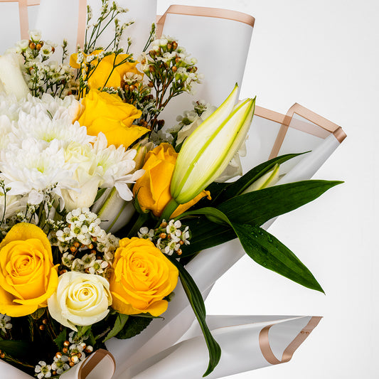 Bouquet Of Yellow And White Flowers