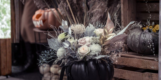 An image of a halloween flower arrangement