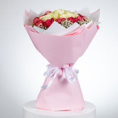 Bouquet of peach and white roses